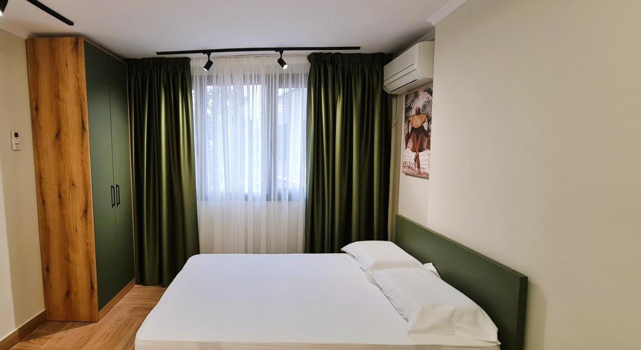 2V1 - Center Apartment 3 Tiranë Eksteriør bilde