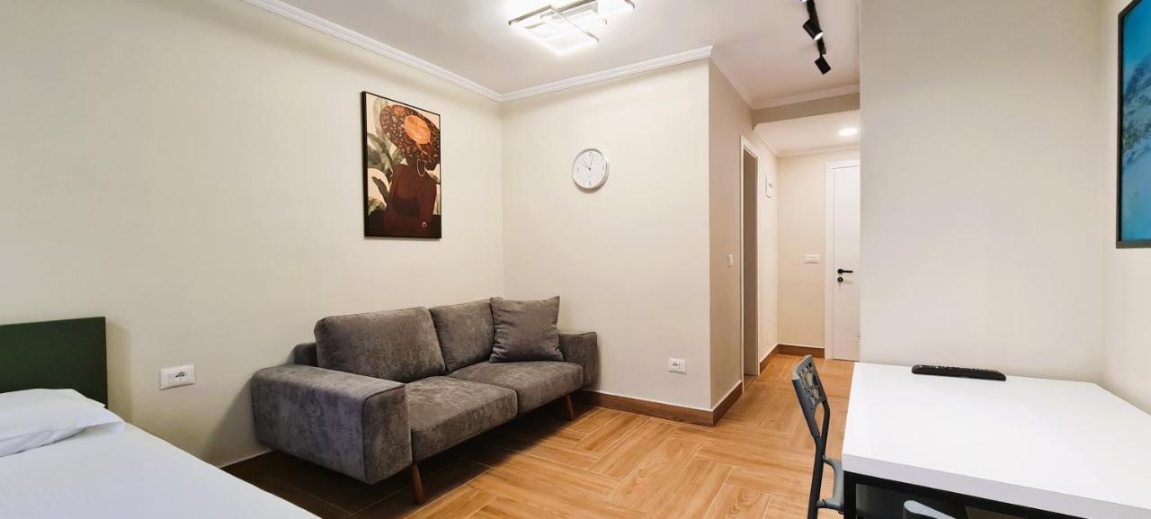 2V1 - Center Apartment 3 Tiranë Eksteriør bilde